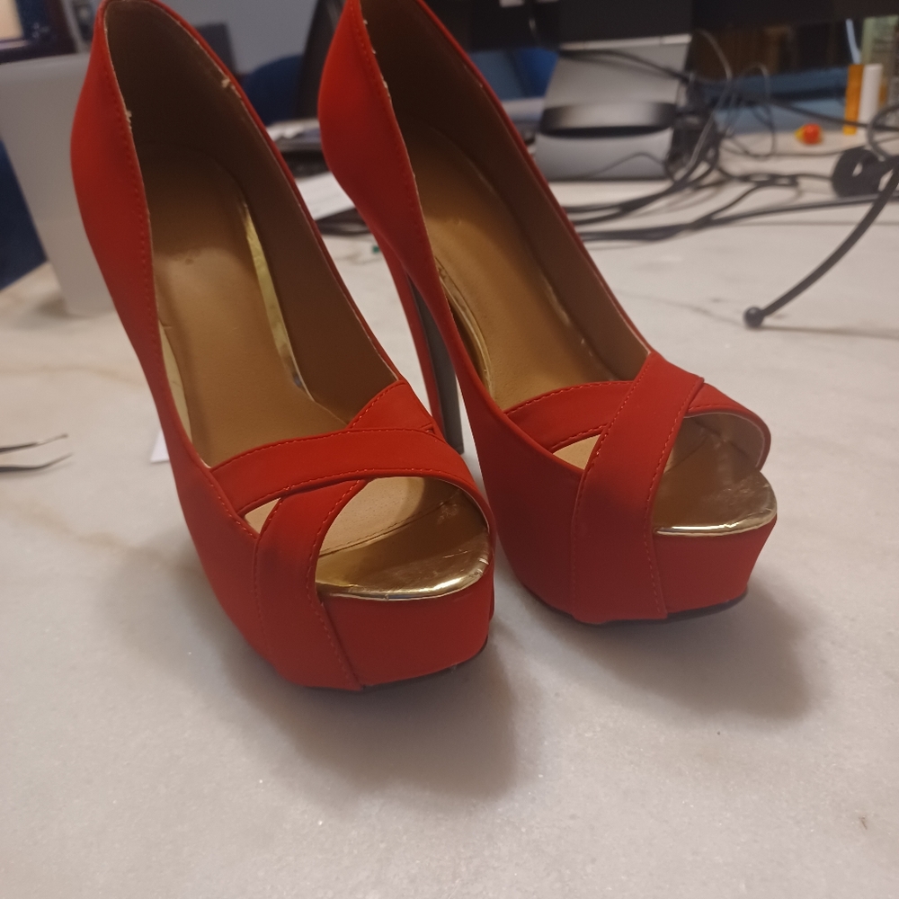 Red heels - Picture 2 of 9